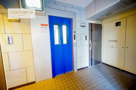 ���̑����p���@�G���x�[�^�[�����ŁA�����̈ړ����X���[�Y�B��K�ւ̃A�N�Z�X�����K�Ȃ��߁A���N�z�̕��⏬���Ȃ��q���܂����邲�ƒ�ɂ����S�ł��B���K���Ɨ��֐������˔������Z�܂��ł��B