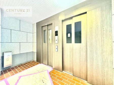 ���̑����p���@�G���x�[�^�[�����ŁA�����̈ړ����X���[�Y�B��K�ւ̃A�N�Z�X�����K�Ȃ��߁A���N�z�̕��⏬���Ȃ��q���܂����邲�ƒ�ɂ����S�ł��B���K���Ɨ��֐������˔������Z�܂��ł��B