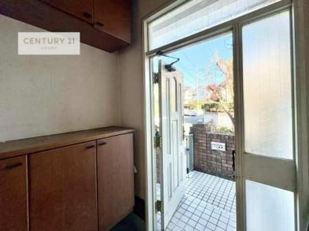 ���ց@�V���[�Y�{�b�N�X�t���Ȃ̂ŁA���ւ��Еt�����|�������₷���ł��I
�X�b�L���������ւŌ˂��J�����u�ԁA�������̂���S�n������Ԃ��o�}���Ă���܂��B