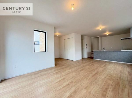 ���r���O�@�D�����z���܂肪���r���O����ł���ċ��S�n�̗ǂ���Ԃ����o���Ă���܂��I
���R�ƉƑ����W����b��������S�n�悢��ԁI