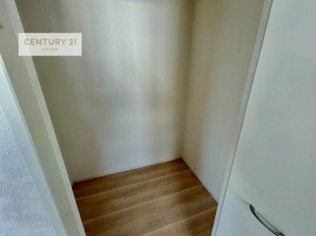 ���[�@�E�H�[�N�C���N���[�[�b�g�t���ł��B��������̂��m���Ȃǂ����[���Ă��������ł��ˁI���ɂ���@�������ȂǋG�ߕ��̑傫�ȉƓd�����[�ł��܂��B