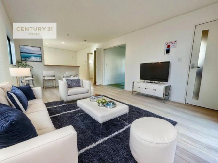 ���r���O�@�Ƌ��CG�p�[�X�ł��B�J�����̂���L�XLDK�I�\�t�@�[��_�C�j���O�e�[�u����u���Ă������ɂȂ�Ȃ��̂ŉ��K�ɉ߂����܂��I�R�~���j�P�[�V���������₷�����r���O�ł��I