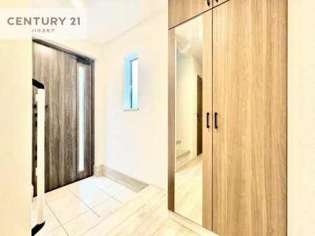 ���ց@�~���[�t���V���[�Y�{�b�N�X�t���Ȃ̂ŁA���ւ��Еt�����|�������₷���ł��I
�X�b�L���������ւŌ˂��J�����u�ԁA�������̂���S�n������Ԃ��o�}���Ă���܂��B