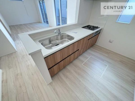 �L�b�`���@��l�C�̑Ζʎ��V�X�e���L�b�`�����̗p���Ă��܂��I���Ƒ��̃R�~���j�P�[�V���������R�Ƒ�����݌v�ł��B
���q�l�ɂ��ڂ��͂��̂Ŋ������ł��ˁB�L�X�g���ĉ��K�ɍ�Ƃ��i�݂܂��B