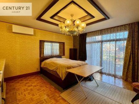 ���r���O�@�傫�ȑ����炽���Ղ�̗z���������閾�邢���r���O�B�J�����̂��郊�r���O�ŉƑ��c���̂��났�̎��Ԃ��߂����܂��B