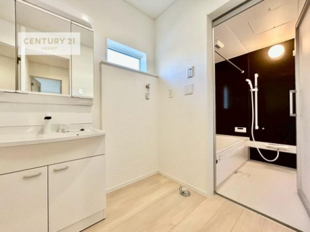 ���ʑ�E���ʏ��@�O�ʋ��d�l�̐��ʏ��́A�g�����Ȃ݂����₷������I���͎��[�ɂȂ��Ă��܂��B�h���C���[�₨���ϓ����Еt������̂Ő��ʑ������X�b�L���ƌ����邱�Ƃ��o���܂��I