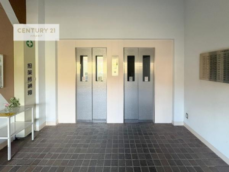 ���̑����p���@�G���x�[�^�[�����̃}���V�����ŁA�d���ו���x�r�[�J�[�̈ړ������K�B�����̐��������X���[�Y�ɂȂ�܂��B