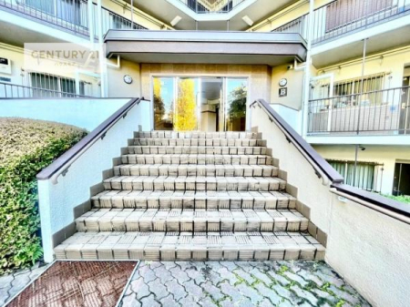 �G���g�����X�@�������̂���G���g�����X�B����]�̕����܂Ƃ߂Ă��ē��B
�n�E�X���A�́A���₢���킹�ɑ��Ή����܂��I���҂������܂���I