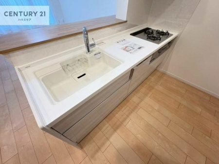 �L�b�`���@��l�C�̑Ζʎ��V�X�e���L�b�`�����̗p���Ă��܂��I���Ƒ��̃R�~���j�P�[�V���������R�Ƒ�����݌v�ł��B
���q�l�ɂ��ڂ��͂��̂Ŋ������ł��ˁB���[�͂�����܂��I