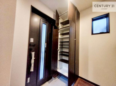 ���ց@�V���[�Y�{�b�N�X�t���Ȃ̂ŁA���ւ��Еt�����|�������₷���ł��I
�X�b�L���������ւŌ˂��J�����u�ԁA�������̂���S�n������Ԃ��o�}���Ă���܂��B