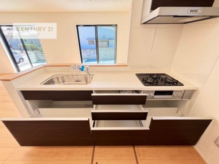 ���d�l�ʐ^(�L�b�`���j�@��l�C�̑Ζʎ��V�X�e���L�b�`�����̗p���Ă��܂��I���Ƒ��̃R�~���j�P�[�V���������R�Ƒ�����݌v�ł��B
���q�l�ɂ��ڂ��͂��̂Ŋ������ł��ˁB���[�͂�����܂��I�i���d�l�j