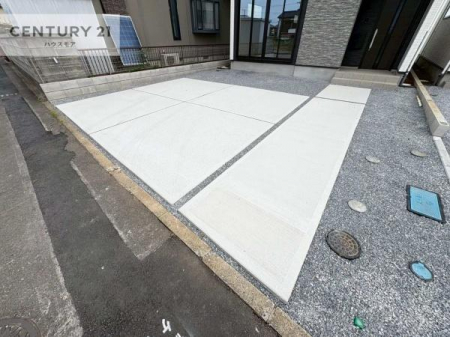 ���ԏ�@���ԃX�y�[�X��2�䕪����܂��I�Z�J���h�J�[�͂������A�o�C�N�⎩�]�ԂȂǂ��u���ꏊ�ɍ���܂���B