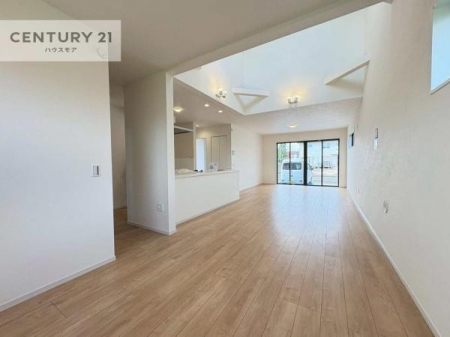 ���r���O�@��؂ȉƑ����W�܂邩�炱��LDK�ɂ͂�����肽���B
�q�����������C�ɏ΂��Ȃ��瑖�����Ă���p�����������u�L���Ƃɂ��ėǂ������v�Ǝv���u�Ԃł��B