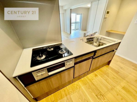 �L�b�`���@��l�C�̑Ζʎ��V�X�e���L�b�`�����̗p���Ă��܂��I���Ƒ��̃R�~���j�P�[�V���������R�Ƒ�����݌v�ł��B
���q�l�ɂ��ڂ��͂��̂Ŋ������ł��ˁB���[�͂�����܂��I