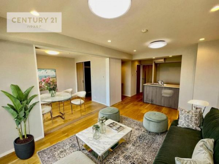 ���r���O�@�Ƌ��CG�p�[�X�ł��B�S�n�ǂ����r���O�͉Ƒ������R�ƏW�܂�܂��B�Ƒ��c�R�̎��Ԃ����������ł��B���Ƒ��ƁA����w�[���������Ԃ��߂��������ł��ˁB���邭�J���I�ȋ�Ԃł��B