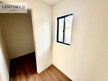 ���[�@�E�H�[�N�C���N���[�[�b�g�t���ł��B��������̂��m���Ȃǂ����[���Ă��������ł��ˁI���ɂ���@�������ȂǋG�ߕ��̑傫�ȉƓd�����[�ł��܂��B