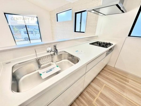 �L�b�`���@��l�C�̑Ζʎ��V�X�e���L�b�`�����̗p���Ă��܂��I���Ƒ��̃R�~���j�P�[�V���������R�Ƒ�����݌v�ł��B
���q�l�ɂ��ڂ��͂��̂Ŋ������ł��ˁB�L�X�g���ĉ��K�ɍ�Ƃ��i�݂܂��B