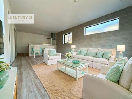 ���r���O�@�Ƌ��CG�p�[�X�ł��B�S�n�ǂ����r���O�͉Ƒ������R�ƏW�܂�܂��B�Ƒ��c�R�̎��Ԃ����������ł��B���Ƒ��ƁA����w�[���������Ԃ��߂��������ł��ˁB���邭�J���I�ȋ�Ԃł��B�y���n�̔���J�Ò��z