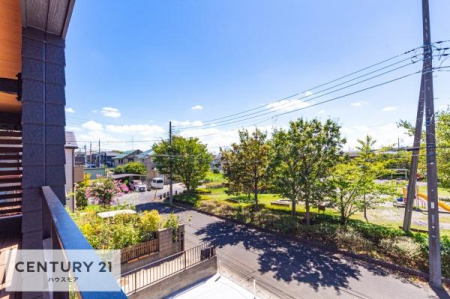 �Z�˂���̒��]�ʐ^�@������������Z��X�A���͂ɂ͍����������Ȃ��A�󂪍L���J����������A
�z�����傫���Ղ��邱�Ƃ�����܂���B�C�����̗ǂ������ʂ蔲����X���݂ł��B