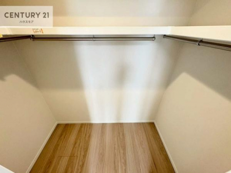 ���[�@�E�H�[�N�C���N���[�[�b�g�t���ł��B��������̂��m���Ȃǂ����[���Ă��������ł��ˁI���ɂ���@�������ȂǋG�ߕ��̑傫�ȉƓd�����[�ł��܂��B