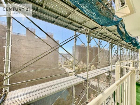 �Z�˂���̒��]�ʐ^�@7�K��������̒��߂́A�X���݂�g�߂Ɋ���������S���̂��钭�]�B�O�ʂɌ����͂���܂����A�������̂��闎���������i�F�����͂ł��B