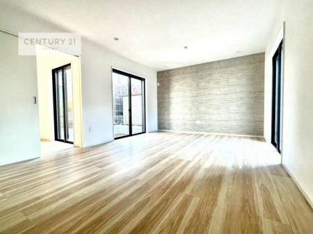 ���r���O�@�傫�ȑ����炽���Ղ�̗z���������閾�邢���r���O�B�J�����̂��郊�r���O�ŉƑ��c���̂��났�̎��Ԃ��߂����܂��B