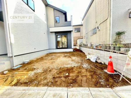 ���ԏ�@���ԃX�y�[�X��2�䕪����܂��I�Z�J���h�J�[�͂������A�o�C�N�⎩�]�ԂȂǂ��u���ꏊ�ɍ���܂���B
