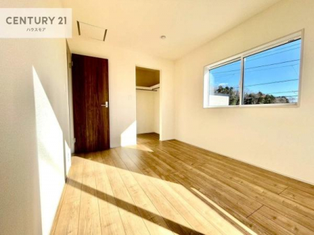 �m���@�S�����Ɏ��[�X�y�[�X������Ă���A�ߗނ�G�ߕ��A���p�i�܂ł�������Ǝ��܂�܂��B�e�������ƂɎ��[�����邽�߁A������Ԃ���������ƕۂ��₷���A�Ƌ�̔z�u�����₷���Ԏ��ł��B