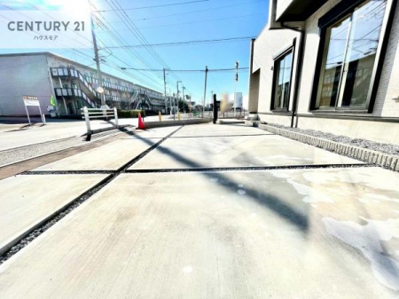 ���ԏ�@���ԃX�y�[�X��3�䕪����܂��I�Z�J���h�J�[�͂������A�o�C�N�⎩�]�ԂȂǂ��u���ꏊ�ɍ���܂���B