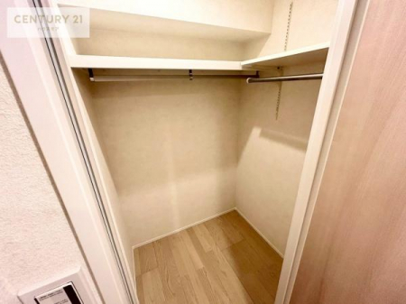 ���[�@�E�H�[�N�C���N���[�[�b�g�t���ł��B��������̂��m���Ȃǂ����[���Ă��������ł��ˁI���ɂ���@�������ȂǋG�ߕ��̑傫�ȉƓd�����[�ł��܂��B