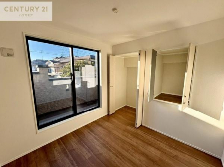 �m���@���[�X�y�[�X�����Ă��܂��I�������X�b�L�����ڂ��鎖���ł��܂��ˁB
�Ƌ��I�΂Ȃ��V���v���ȃf�U�C���ׁ̈A�Ƌ��I�΂����C�ɓ���̋�ԍ�肪�ł������ł��ˁB