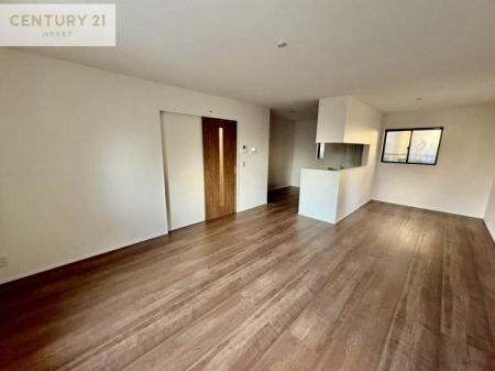 ���r���O�@��؂ȉƑ����W�܂邩�炱��LDK�ɂ͂�����肽���B
�q�����������C�ɏ΂��Ȃ��瑖�����Ă���p�����������u�L���Ƃɂ��ėǂ������v�Ǝv���u�Ԃł��B