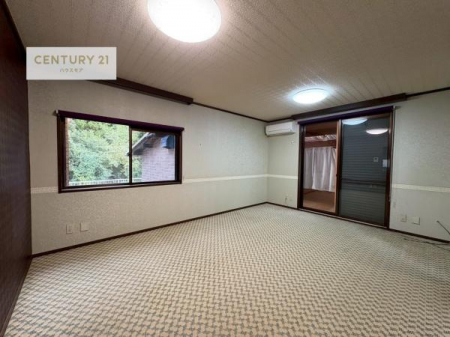 ���r���O�@�傫�ȑ����炽���Ղ�̗z���������閾�邢���r���O�B�J�����̂��郊�r���O�ŉƑ��c���̂��났�̎��Ԃ��߂����܂��B