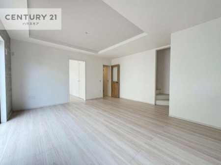 ���r���O�@���r���O�C���K�i�ŃR�~���j�P�[�V���������₷�����r���O�I
�L�X���Ă���̂Ń\�t�@�[��_�C�j���O�e�[�u����u���Ă������ɂȂ炸���K�ɉ߂����܂��I