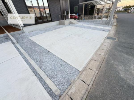 ���ԏ�@���ԃX�y�[�X��2�䕪����܂��I�Z�J���h�J�[�͂������A�o�C�N�⎩�]�ԂȂǂ��u���ꏊ�ɍ���܂���B