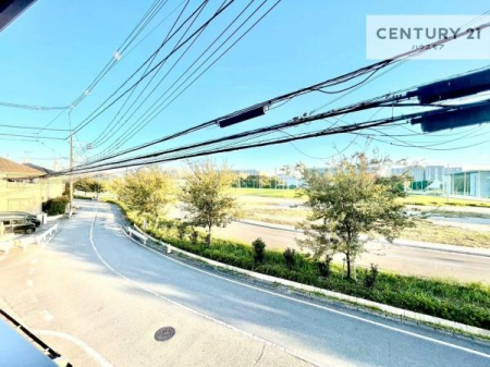 �Z�˂���̒��]�ʐ^�@������������Z��X�A���͂ɂ͍����������Ȃ��A�΂������󂪍L���J����������A
�z�����傫���Ղ��邱�Ƃ�����܂���B�C�����̗ǂ������ʂ蔲����X���݂ł��B