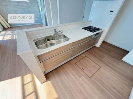 �L�b�`���@��l�C�̑Ζʎ��V�X�e���L�b�`�����̗p���Ă��܂��I���Ƒ��̃R�~���j�P�[�V���������R�Ƒ�����݌v�ł��B
���q�l�ɂ��ڂ��͂��̂Ŋ������ł��ˁB�L�X�g���ĉ��K�ɍ�Ƃ��i�݂܂��B