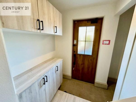 ���ց@�V���[�Y�{�b�N�X�t���Ȃ̂ŁA���ւ��Еt�����|�������₷���ł��I
�X�b�L���������ւŌ˂��J�����u�ԁA�������̂���S�n������Ԃ��o�}���Ă���܂��B