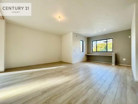 ���r���O�@�S�n�ǂ����r���O�͉Ƒ������R�ƏW�܂�܂��B�Ƒ��c�R�̎��Ԃ����������ł��B���Ƒ��ƁA����w�[���������Ԃ��߂��������ł��ˁB���邭�J���I�ȋ�Ԃł��B
