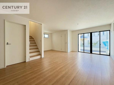 ���r���O�@���r���O�C���K�i�ŃR�~���j�P�[�V���������₷�����r���O�I
�L�X���Ă���̂Ń\�t�@�[��_�C�j���O�e�[�u����u���Ă������ɂȂ炸���K�ɉ߂����܂��I