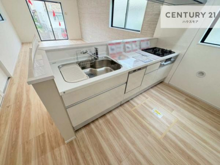 �L�b�`���@��l�C�̑Ζʎ��V�X�e���L�b�`�����̗p���Ă��܂��I���Ƒ��̃R�~���j�P�[�V���������R�Ƒ�����݌v�ł��B
���q�l�ɂ��ڂ��͂��̂Ŋ������ł��ˁB�L�X�g���ĉ��K�ɍ�Ƃ��i�݂܂��B