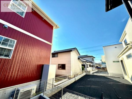 �Z�˂���̒��]�ʐ^�@�y���n�̔���J�Ò��z
������������Z��X�ł��I���͂ɂ͍����������Ȃ��A�󂪍L���J����������A�z�������傫���Ղ��邱�Ƃ�����܂���I�C�����̗ǂ������ʂ蔲����X���݂ł��I