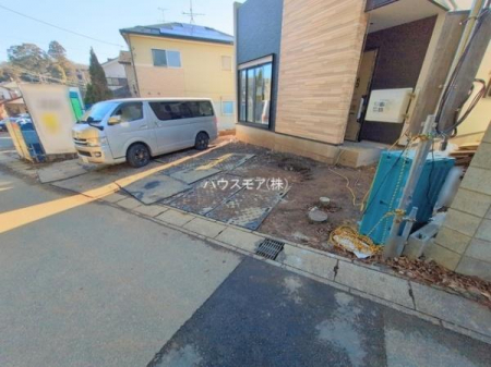 ���ԏ�@���ԃX�y�[�X��2�䕪����܂��I�Z�J���h�J�[�͂������A�o�C�N�⎩�]�ԂȂǂ��u���ꏊ�ɍ���܂���B