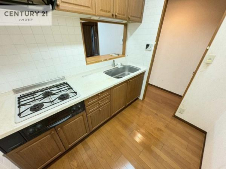 �L�b�`���@��l�C�̑Ζʎ��V�X�e���L�b�`�����̗p���Ă��܂��I���Ƒ��̃R�~���j�P�[�V���������R�Ƒ�����݌v�ł��B
���q�l�ɂ��ڂ��͂��̂Ŋ������ł��ˁB���[�͂�����܂��I