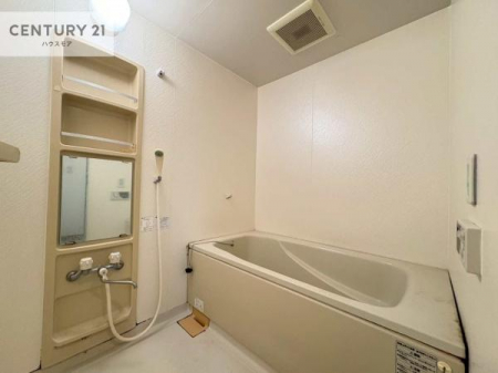 �����@������Ƃ����������̂���o�X���[���I���K�ȃo�X�^�C��������܂��I
1���̔�����������Ɩ����Ă����f�G�ȃ����N�[�[�V������ԂɂȂ肻���ł��ˁB