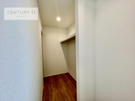 ���[�@�E�H�[�N�C���N���[�[�b�g�t���ł��B��������̂��m���Ȃǂ����[���Ă��������ł��ˁI���ɂ���@�������ȂǋG�ߕ��̑傫�ȉƓd�����[�ł��܂��B