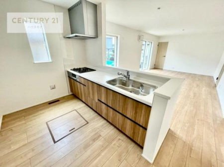 �L�b�`���@��l�C�̑Ζʎ��V�X�e���L�b�`�����̗p���Ă��܂��I���Ƒ��̃R�~���j�P�[�V���������R�Ƒ�����݌v�ł��B
���q�l�ɂ��ڂ��͂��̂Ŋ������ł��ˁB���[�͂�����܂��I