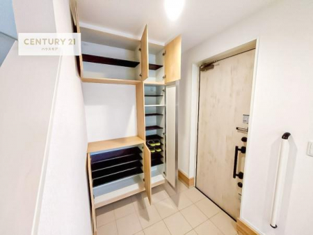 ���ց@�V���[�Y�{�b�N�X�t���Ȃ̂ŁA���ւ��Еt�����|�������₷���ł��I
�X�b�L���������ւŌ˂��J�����u�ԁA�������̂���S�n������Ԃ��o�}���Ă���܂��B

