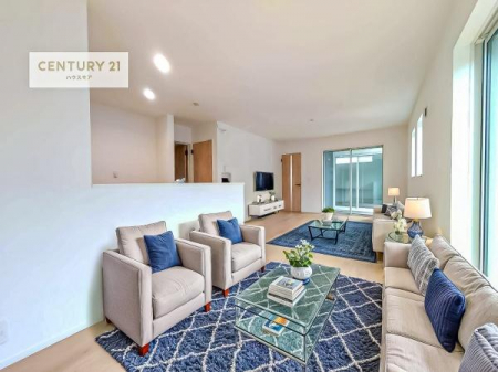 ���r���O�@�Ƌ��CG�p�[�X�ł��B��؂ȉƑ����W�܂邩�炱��LDK�ɂ͂�����肽���B
�q�����������C�ɏ΂��Ȃ��瑖�����Ă���p�����������u�L���Ƃɂ��ėǂ������v�Ǝv���u�Ԃł��B