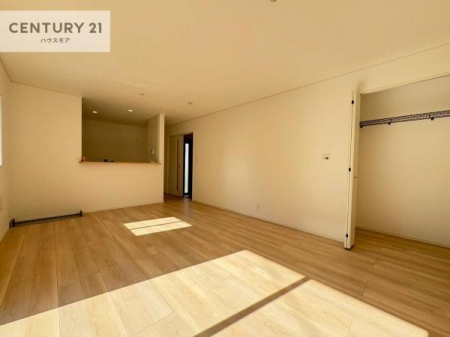 ���r���O�@�S�n�ǂ����r���O�͉Ƒ������R�ƏW�܂�܂��B�Ƒ��c�R�̎��Ԃ����������ł��B���Ƒ��ƁA����w�[���������Ԃ��߂��������ł��ˁB���邭�J���I�ȋ�Ԃł��B